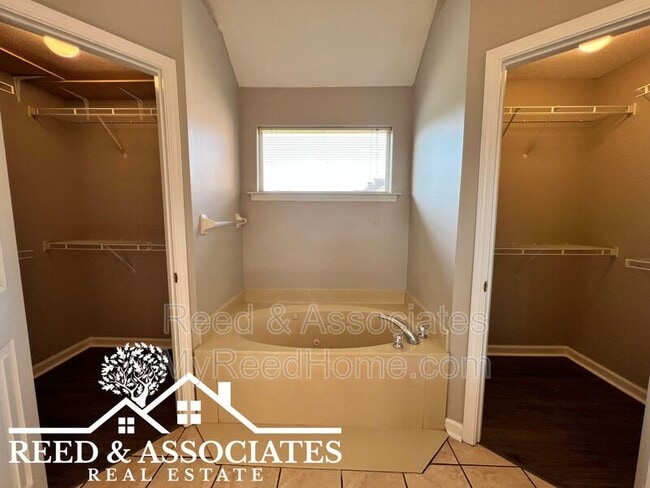 Building Photo - 4824 Pine Forrest Dr