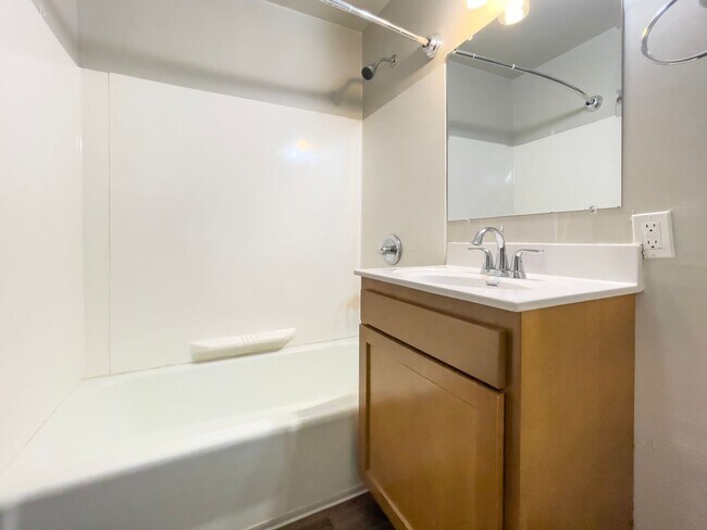 Building Photo - Ample Closet Space