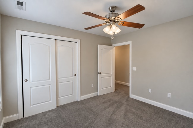 Building Photo - 1566 Lake Villa Cir