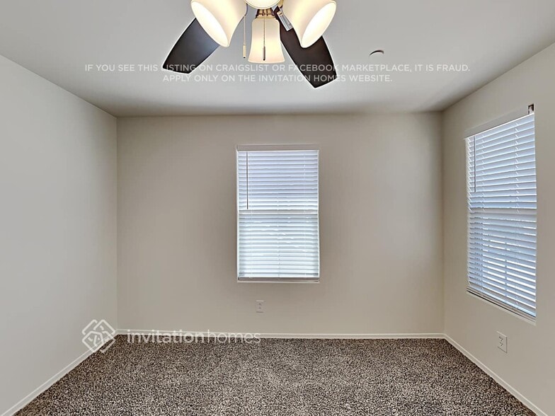 Building Photo - 308 N Sandal