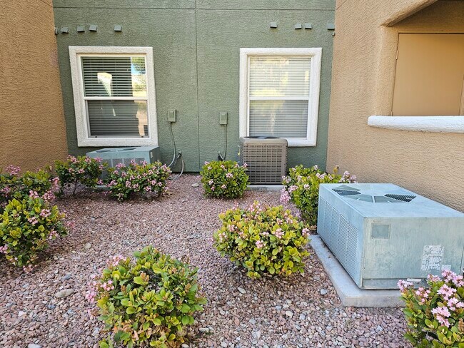 Building Photo - 8101 W Flamingo Rd