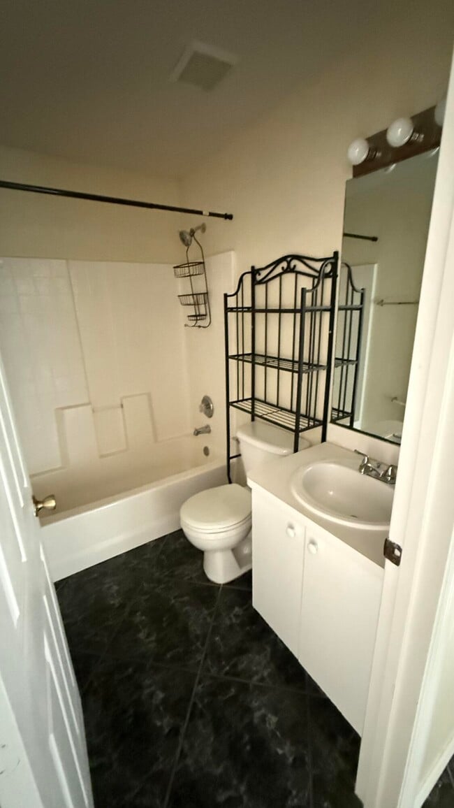 Building Photo - 5529 NW North Lundy Cir