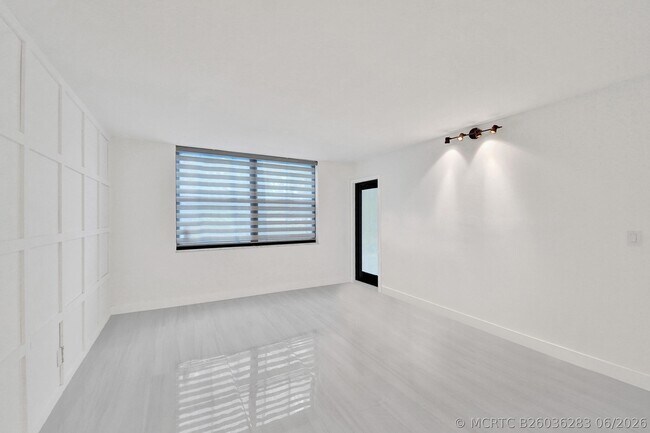 Building Photo - 3800 N Hills Dr