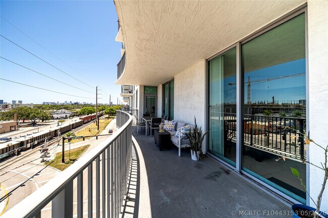 Building Photo - 140 S Dixie Hwy