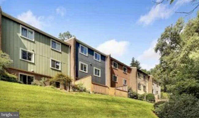 Building Photo - 1415 Greenmont Ct