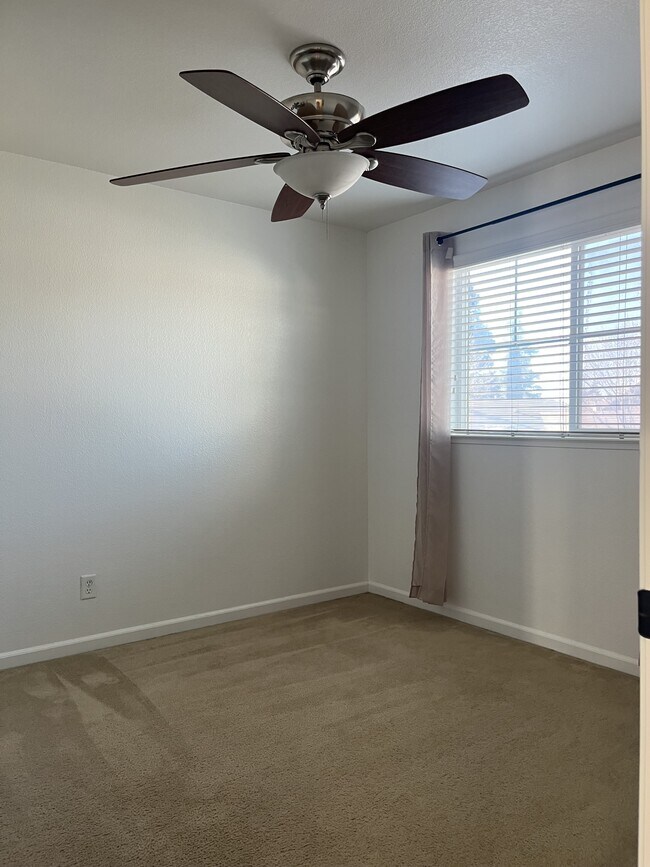 Building Photo - 2177 Stonewater Dr