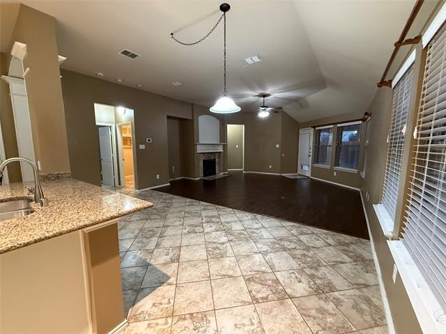 Building Photo - 816 Lake Grove Dr