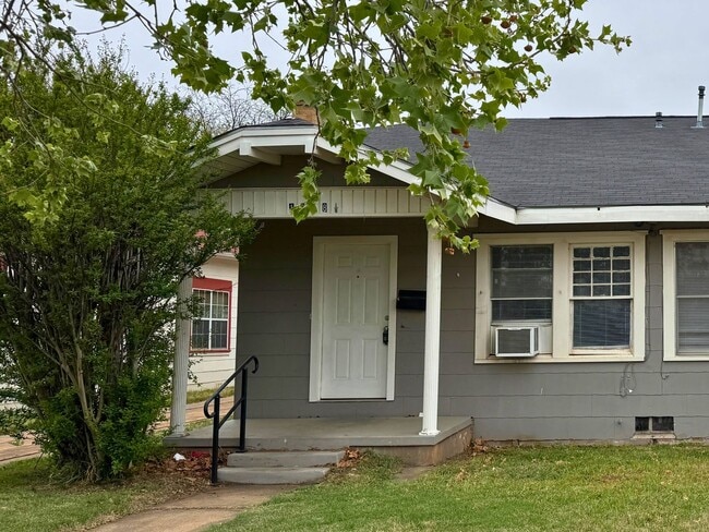 Building Photo - 1818 Collins Ave