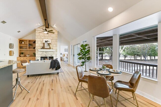 Building Photo - 302 Valley Dr