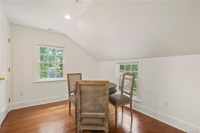 Building Photo - 140 Greenwich Rd