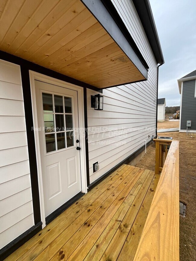 Building Photo - 1042 S Laramie Hts