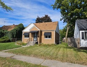 Building Photo - 512 W 49th Ave