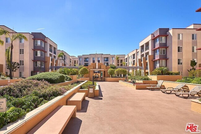 Building Photo - 360 W Ave 26