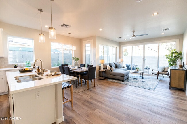 Building Photo - 3726 E Flower St