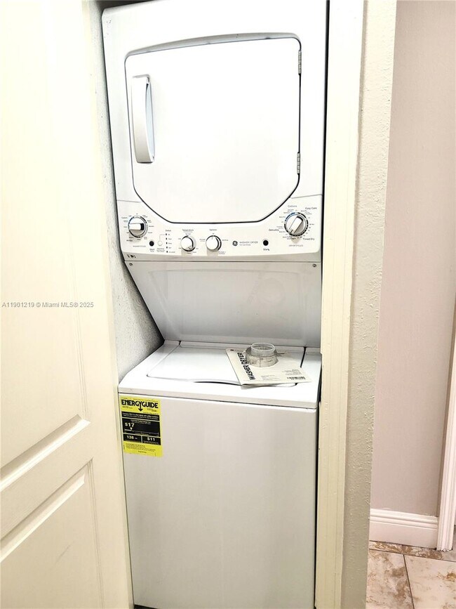 Building Photo - 13520 SW 64th Ln