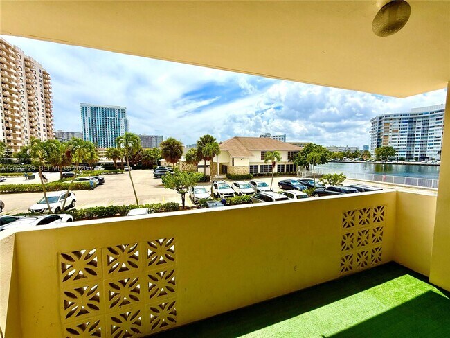Building Photo - 1833 S Ocean Dr