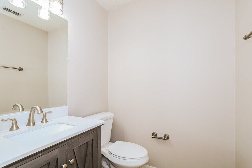 Building Photo - 16805 Gold Star Ct