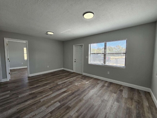 Building Photo - Fully fenced in Titusville