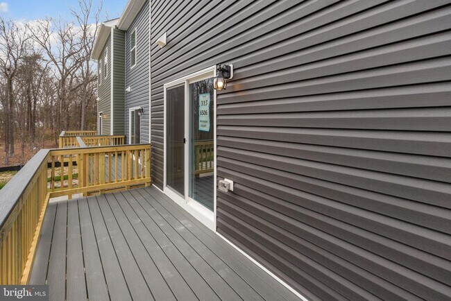 Building Photo - 8704 Tavern St