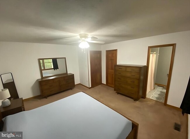 Building Photo - 8624 Valley Dr