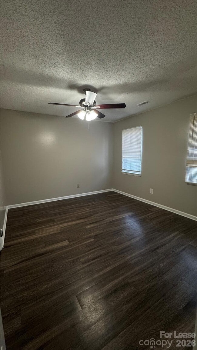 Building Photo - 2206 Killarney Pl