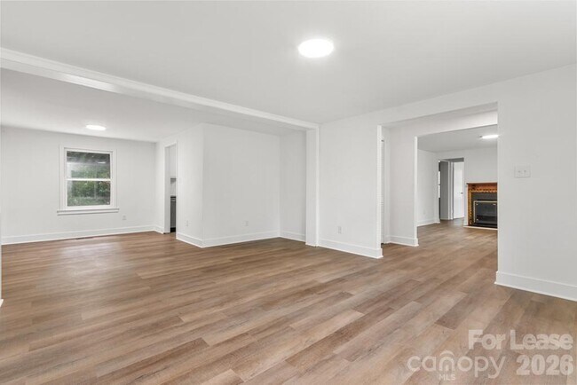 Building Photo - 761 Randa Dr