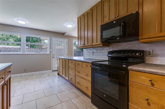 Building Photo - 817 Sherbrook Dr