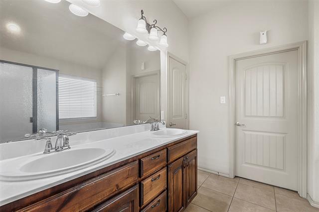 Building Photo - 5345 Thornbush Dr