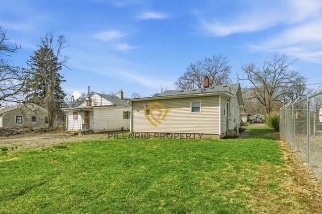 Building Photo - Updated 3 Bedroom Near Forest Manor, Available NOW!