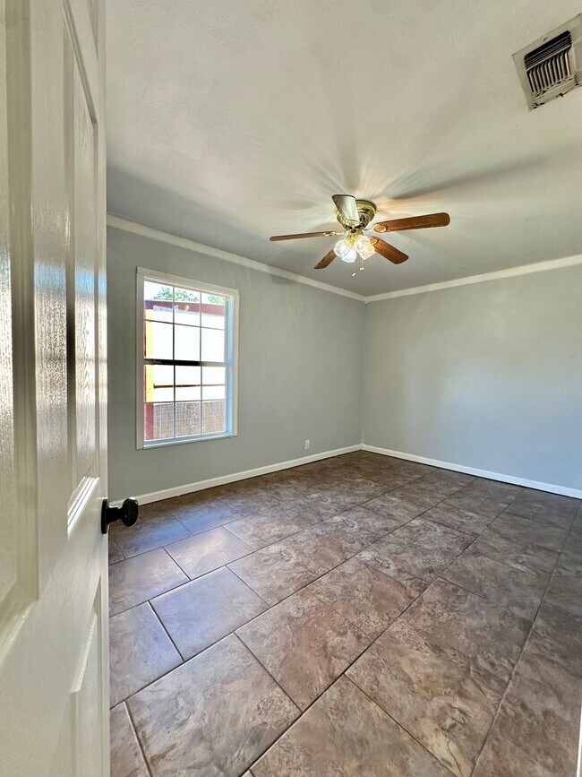 Building Photo - NOW AVAILABLE - Large 4 Bedroom Santa Rita...