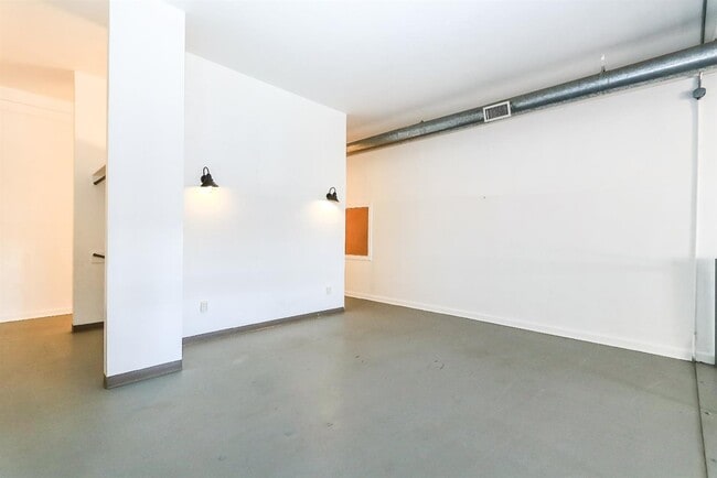 Building Photo - 1414 Texas Ave