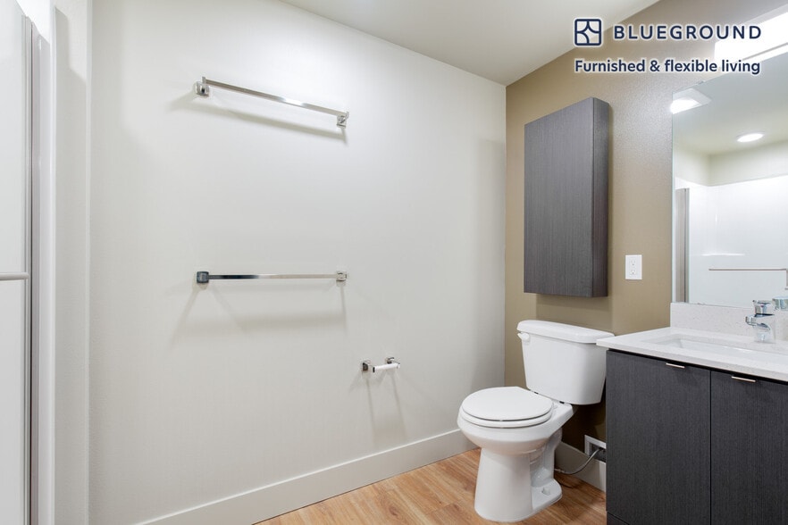 Building Photo - 408 Aurora Ave N