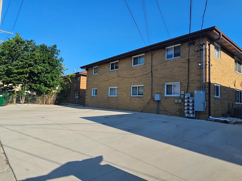 Building Photo - 7825 W Hampton Ave