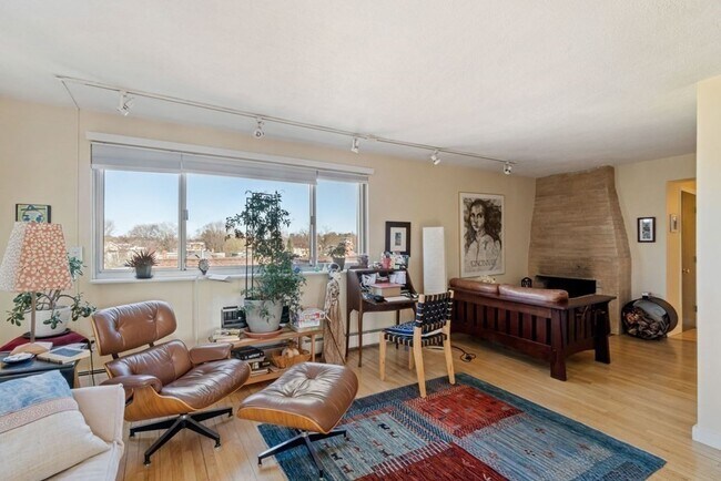 Building Photo - 76 Garfield St