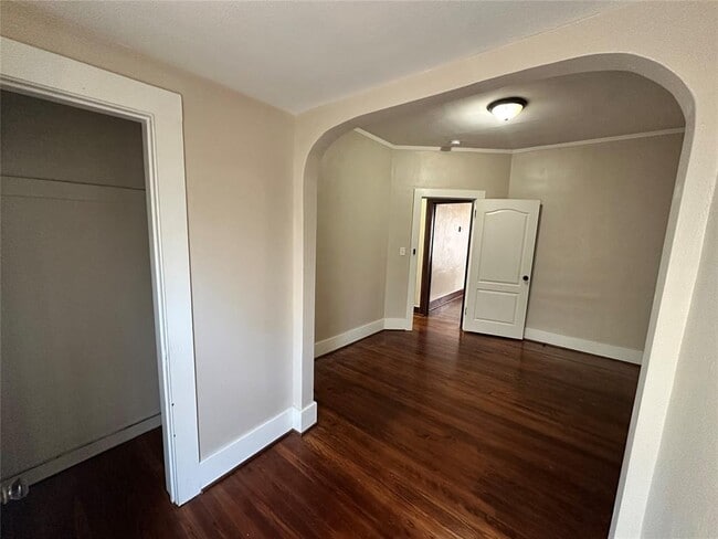 Building Photo - 746 S Jenkins Ave