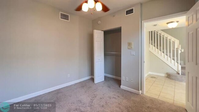 Building Photo - 2304 Vintage Dr
