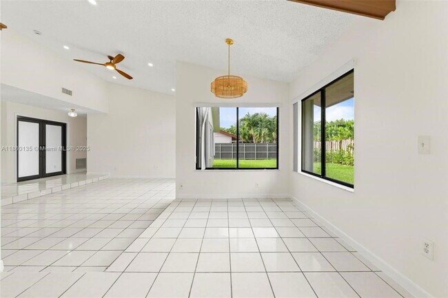 Building Photo - 11044 SW 128th Ct