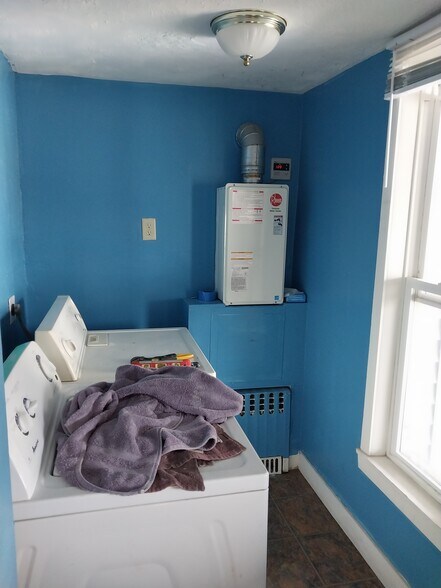 Building Photo - 7 Hillside Ave