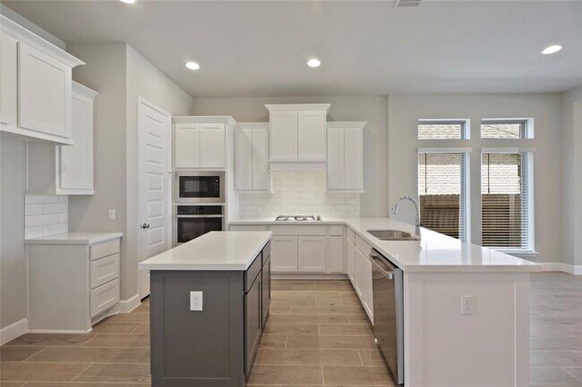 Building Photo - 104 Chinaberry Bnd