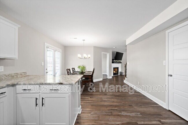Building Photo - 764 Lillian Grace Dr