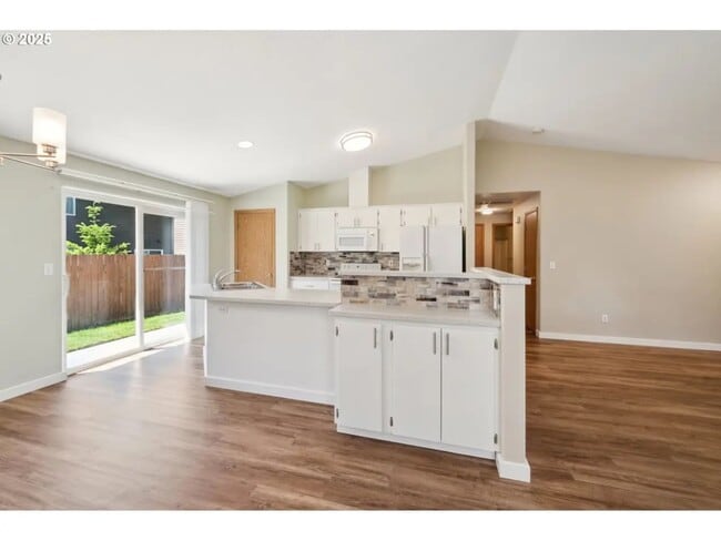 Building Photo - Northeast 21st Street