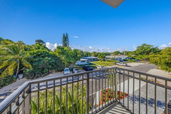 Building Photo - 20 NE 19th Ave