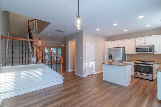 Building Photo - Gorgeous Townhome in the Heart of Fort Mill’s Baxter Village!