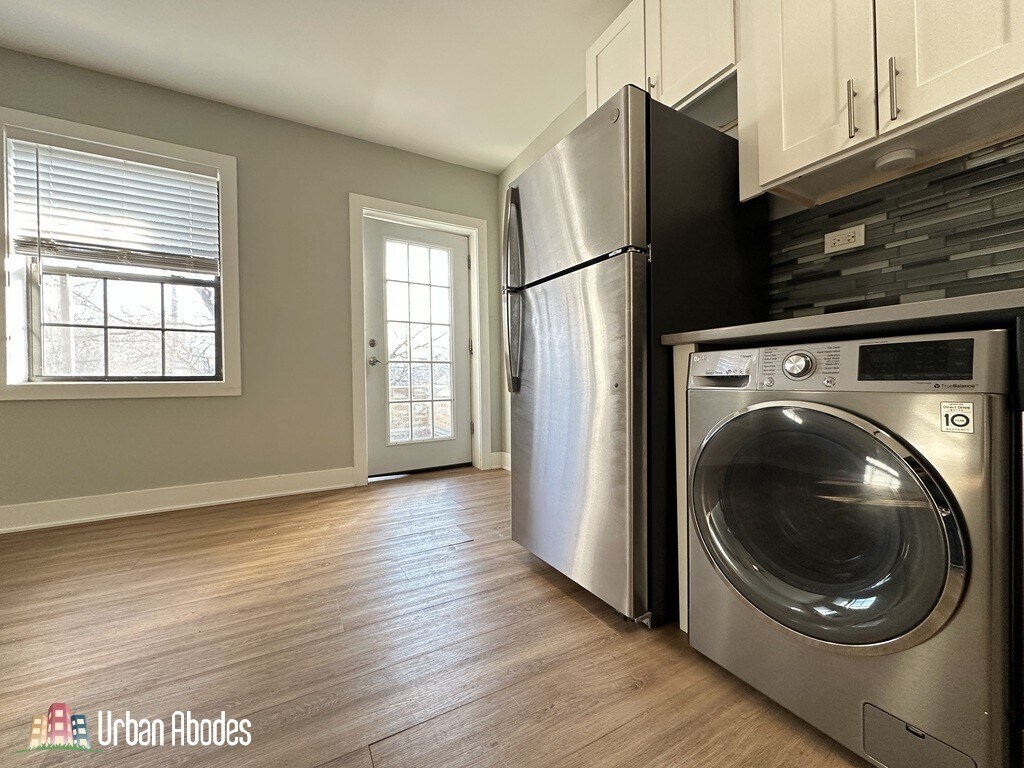 Building Photo - 730 Judson Ave