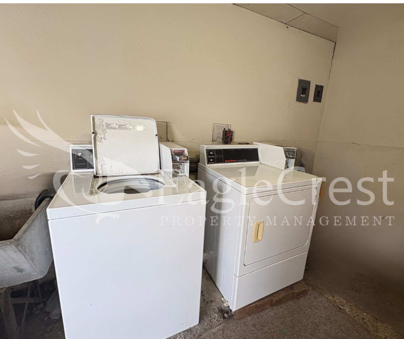 Building Photo - Roseville Lane Apartments