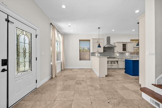 Building Photo - 2327 4th Ave N