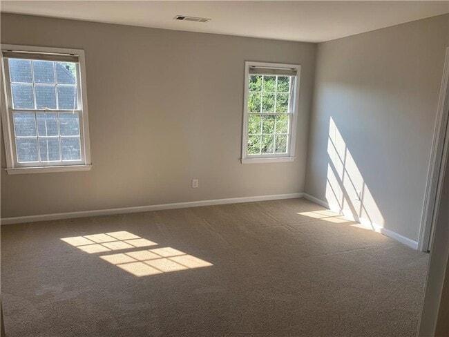 Building Photo - 4208 Terrace Ct SE
