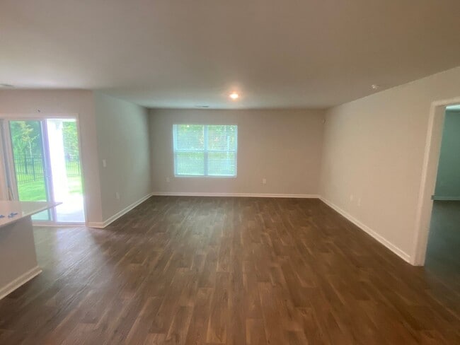 Building Photo - 310 Windmill Dr