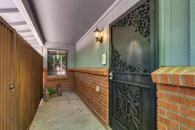 Building Photo - 2724 N Gill Ave