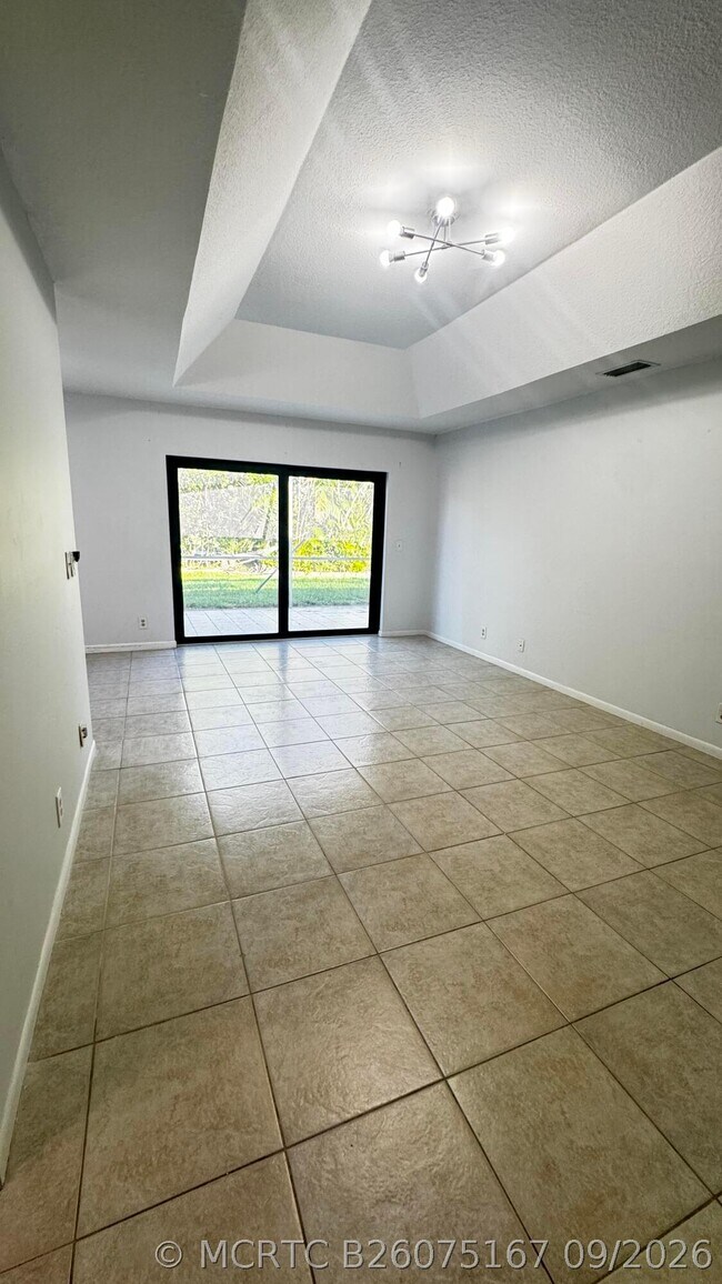 Building Photo - 20970 Concord Green Dr W